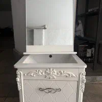 روشویی دستشویی با اینه کاملا سالم