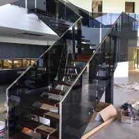 مجری تخصصی پله ، نرده شیشه ای و جان پناه شیشه ای