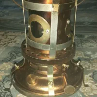 چراق نفتی قدیمی هم  دکوره هم خونه رو گرم میکنه