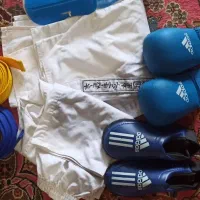 لباس کاراته با دوتا کمربند و دستکش