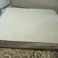 لوازم خانگی یک عدد توشک با یک عدد گل فر