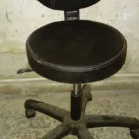 دو عدد صندلی