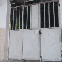 در مغازه
