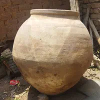 کوزه زیر خاکی قدیمی|کلکسیون اشیاء عتیقه|رفسنجان, |دیوار