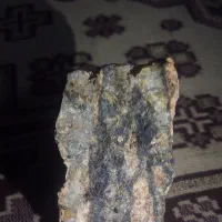 سنگ کوارتز چند تکه طلا داره قیمت 300هزارتومان