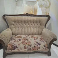 مبل کلاسیک تمام چوب ۷ نفره همراه با عسلی بزرگ