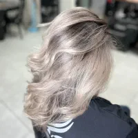 خدمات آرایشگری و زیبایی