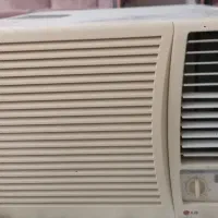 کولر گازی پنجره ای تمیز وسالم