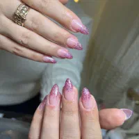 تخفیف محدود کاشت ناخن