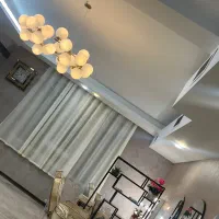 استخدام ناخن کار در سالن پرمشتری