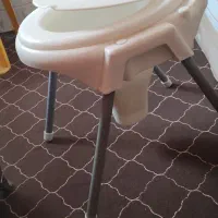 توالت فرنگی پایه فلزی