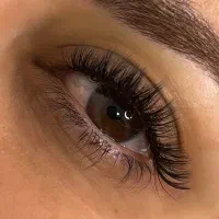 خدمات کاشت مژه