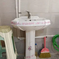 سنگ روشویی بسیار تمیز کم کارکرد همراه باشیر