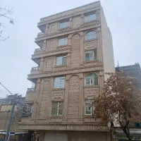 بنایه جوشکار وکارگر آچار فرانسه با جای خواب