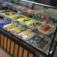 یخچال و میز هر دو با هم ست هستند