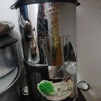 سبزی خردکن و چهار پایه و کتری و زودپز