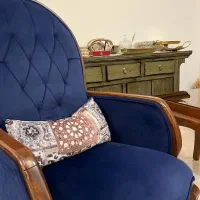 مبل ۷ نفره نو به همراه میز ناهارخوری با ۶ صندلی