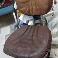 صندلی فروش به علت نبود جا