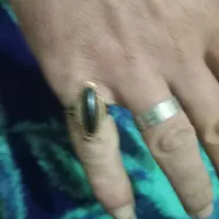 انگشتر رکاب طلا و سنگ شبه سیاه