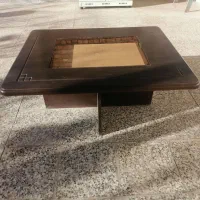 میز چوبی جلو مبل