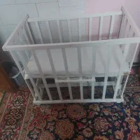 تخت کنار مادر گهواره شو