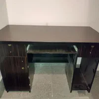 میز کامپیوتر چوبی بسیار سالم و نو