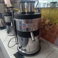 یک عدد یخچال ایستاده و دستگاه آب هویج گیری|کافی‌شاپ و رستوران|تهران, دهکده المپیک|دیوار