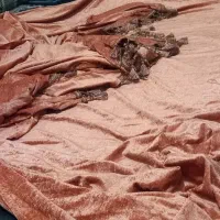 پرده خشک هنوز دوخته نشدن