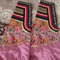 تعدادی شلوار به فروش میرسدبالباس حنابندان