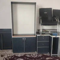 صندلی و دوتا میز مدیریتی و جا کتابی