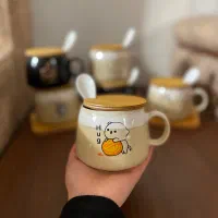 ماگ فانتزی درب دار به همراه زیرلیوانی