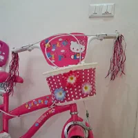 دوچرخه صورتی دختر انه
