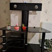 میز زیر تلویزیون