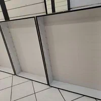 استند در حد نو با ۱۰ طبقه شیشه
