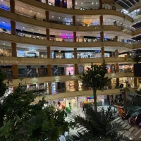 به چند نفر فروشنده خانم متعهد منظبت و مسولیت پذیر