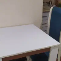 میز چهار نفره همراه دو صندلی