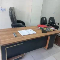 میز اداری و صندلی چرخ دار