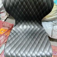 صندلی پلاستیک طرح چرم و میز خاطره چوبی|صندلی و نیمکت|مینودشت, |دیوار