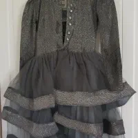 لباس مجلسی|لباس|قروه, |دیوار