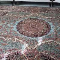 مبل ۷ نفره سالم و تمیز به همراه یک فرش ۹ متری