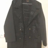 کت مانتویی نو هست سایز ۴۴ برای ۴۲ هم میخوره