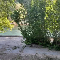 سکوی شخصی لب آب رودخانه زاینده رود|اجارهٔ کوتاه‌مدت آپارتمان و سوئیت|سامان, |دیوار