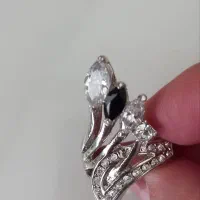 انگشتر و دستبند بدلیجات