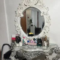 آینه و ساعت ایستاده