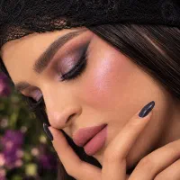 جذب مدل میکاپ حرفه‌ای ای رایگان