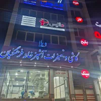 کارگرساده اقا در انبار و فروشگاه کاشی