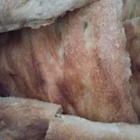 نان خشک ، سفید و استخوانی