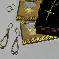 گوشواره و صلیب