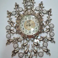 ساعت دیواری در حد نو