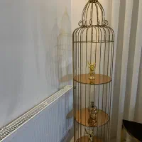 استند کنار سالنی